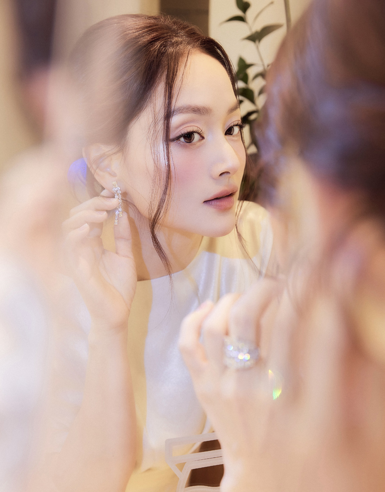 Lan Phương với nhan sắc gây ngỡ ngàng, khoe lưng trần hậu ly hôn - Ảnh 3.
