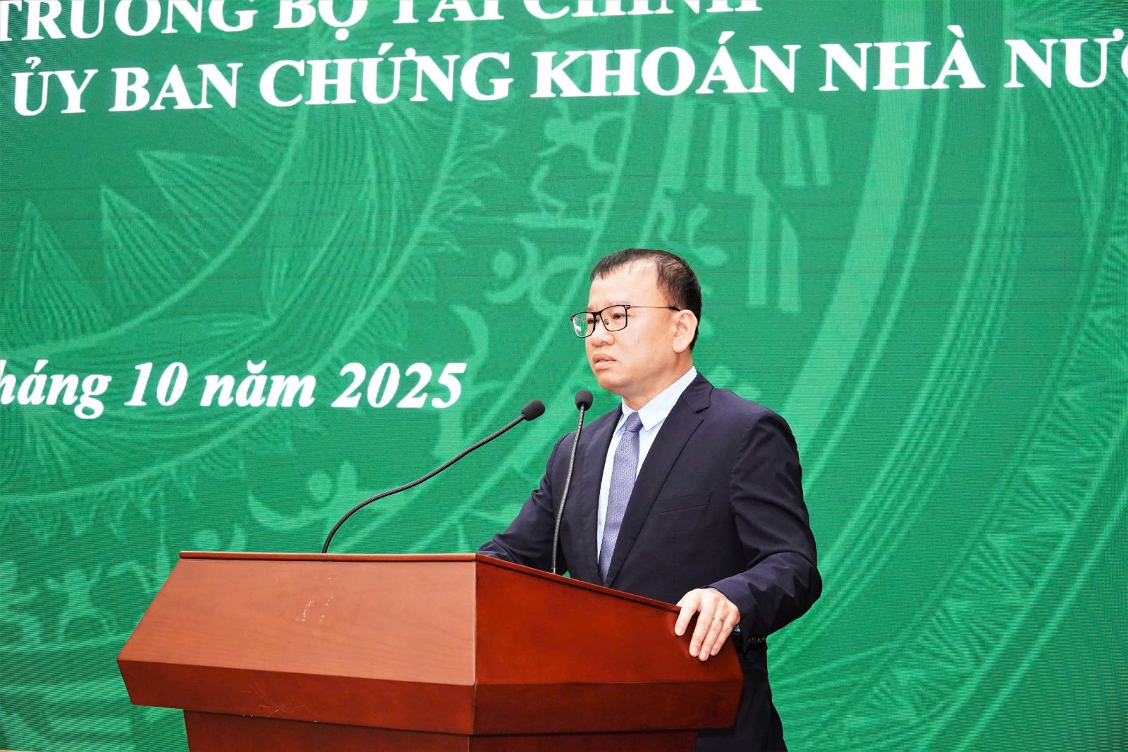 UBCKNN bổ nhiệm 2 tân Phó Chủ tịch- Ảnh 4. UBCKNN bổ nhiệm 2 tân Phó Chủ tịch- Ảnh 4.