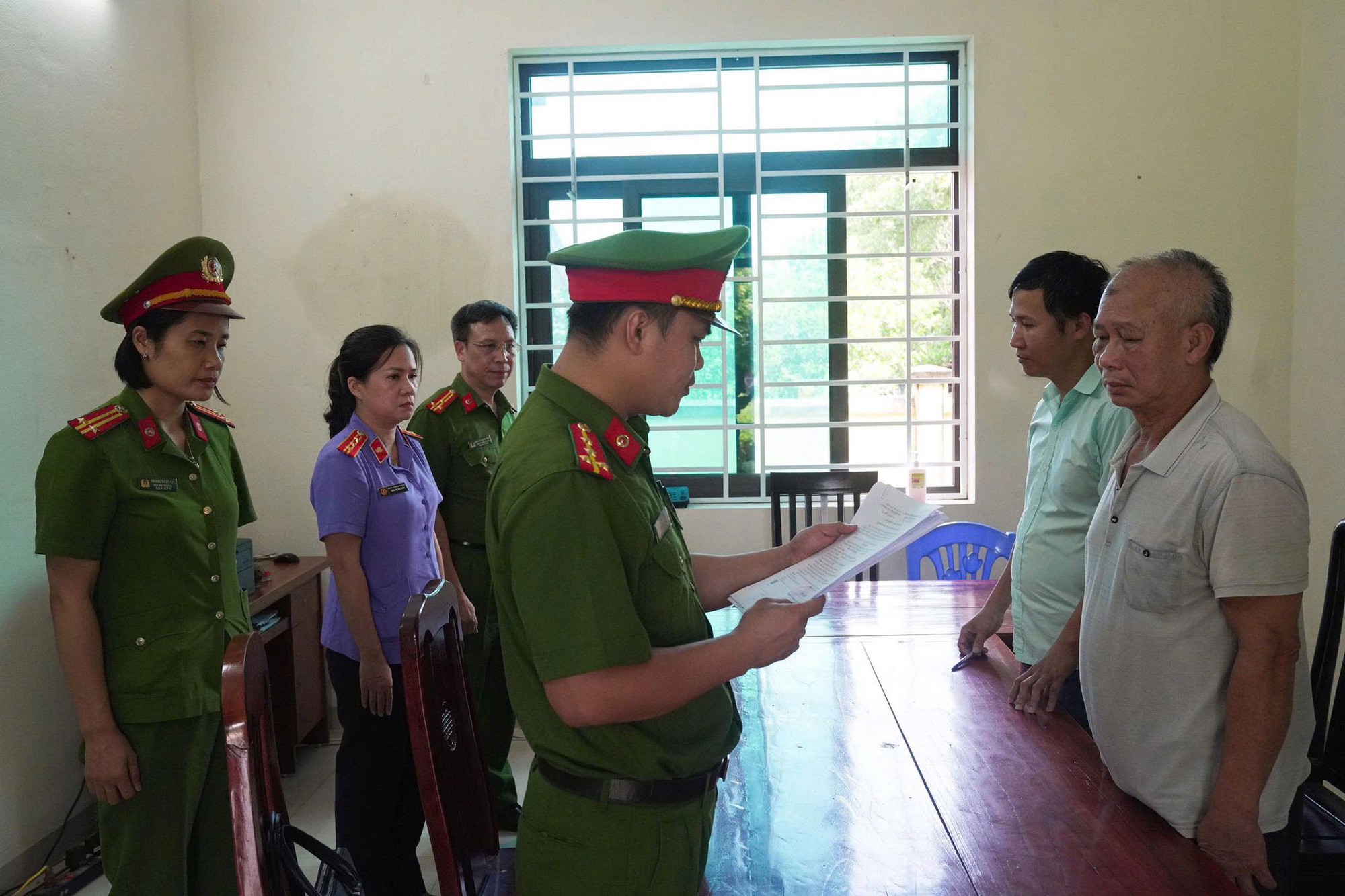 Bắt tạm giam "ông trùm" tích trữ 37,5 tấn thịt nhiễm dịch tả lợn châu Phi nhằm tuồn ra thị trường- Ảnh 1. Bắt tạm giam "ông trùm" tích trữ 37,5 tấn thịt nhiễm dịch tả lợn châu Phi nhằm tuồn ra thị trường- Ảnh 1.