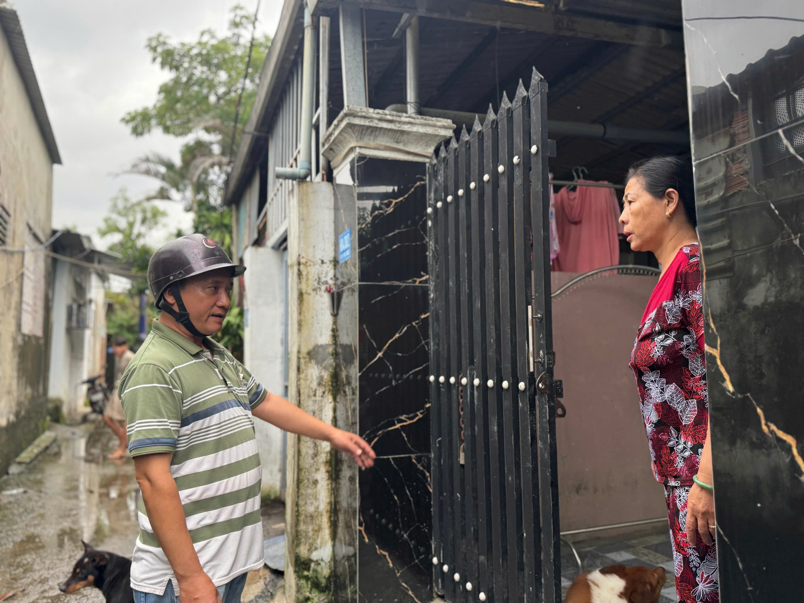 Người dân Đà Nẵng thấp thỏm lo bão lũ, chỉ mong "trời bớt dữ”- Ảnh 1.