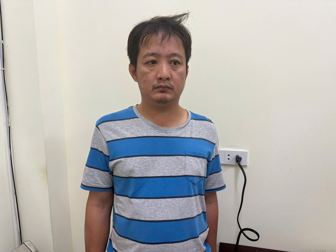 Tạm giữ hình sự tài xế tông thẳng vào cảnh sát giao thông- Ảnh 1. Tạm giữ hình sự tài xế tông thẳng vào cảnh sát giao thông- Ảnh 1.