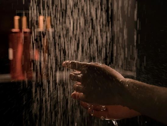 Người phụ nữ 32 tuổi tử vong sau khi tắm nước nóng - Ảnh 2.