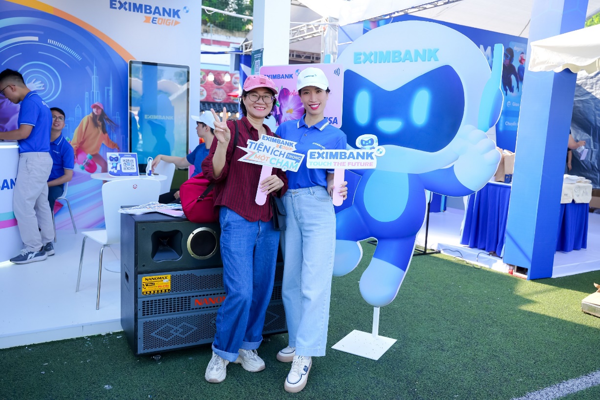 Eximbank lan tỏa tinh thần số tại ngày hội thẻ Việt Nam 2025- Ảnh 3. Eximbank lan tỏa tinh thần số tại ngày hội thẻ Việt Nam 2025- Ảnh 3.