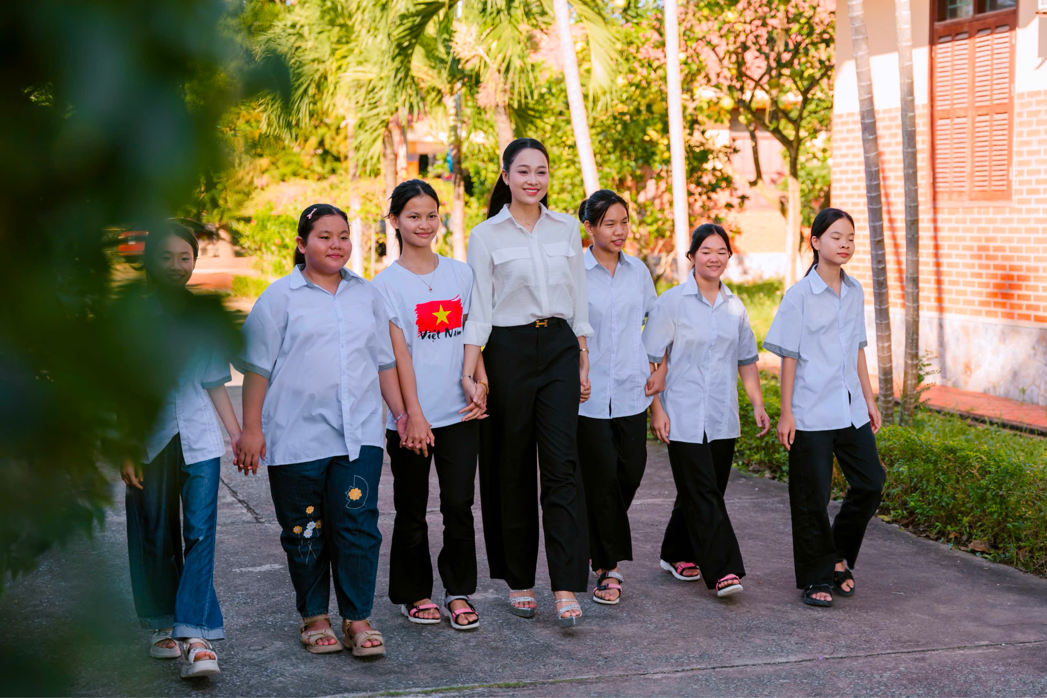 Từ ánh trăng Trung thu đến ánh sáng tri thức – hành trình lan tỏa yêu thương của Hoa hậu Nguyễn Thị Mỹ Linh - Ảnh 2.