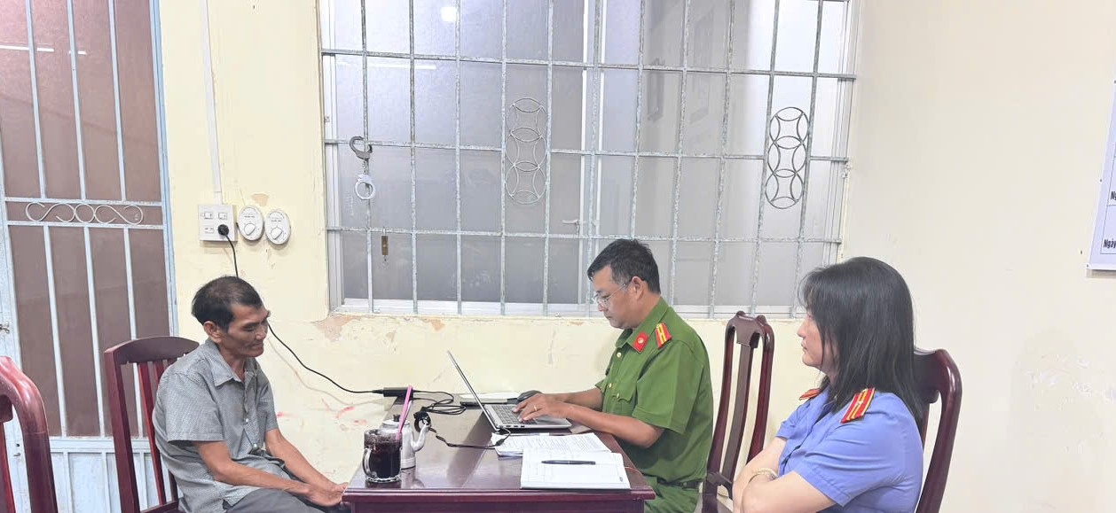 Điều tra vụ người đàn ông nhiều lần xâm hại bé gái 10 tuổi- Ảnh 1. Điều tra vụ người đàn ông nhiều lần xâm hại bé gái 10 tuổi- Ảnh 1.
