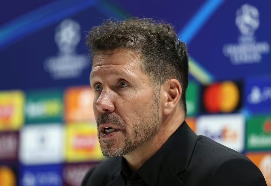 HLV Diego Simeone mỉa mai Liverpool sau khi bị Arsenal vùi dập - Ảnh 1. HLV Diego Simeone mỉa mai Liverpool sau khi bị Arsenal vùi dập - Ảnh 1.