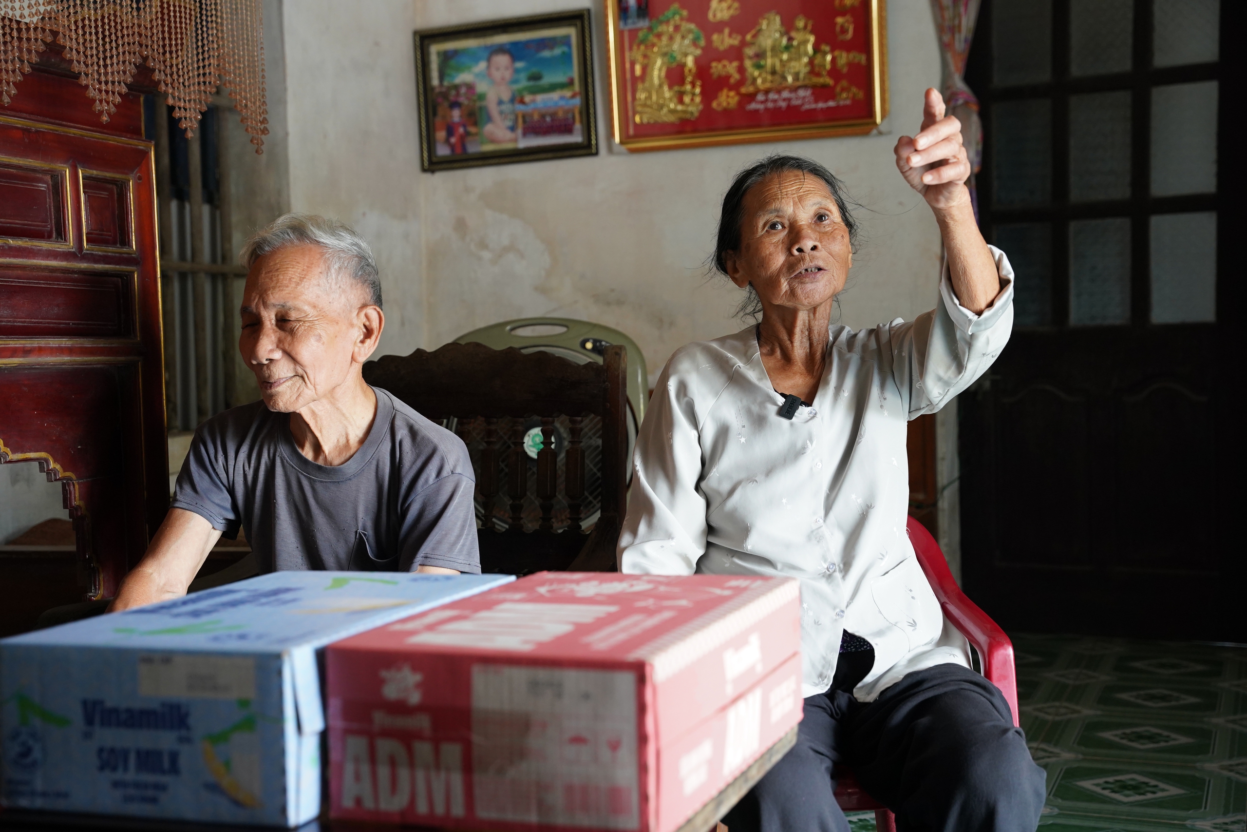Hàng trăm nghìn sản phẩm dinh dưỡng Vinamilk được trao tặng cho bà con vùng bão lũ - Ảnh 9.