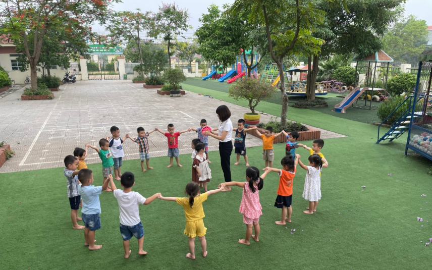Bộ GD&ĐT thăm và hỗ trợ 4,35 tỷ đồng cho ngành giáo dục Lạng Sơn - Ảnh 3.