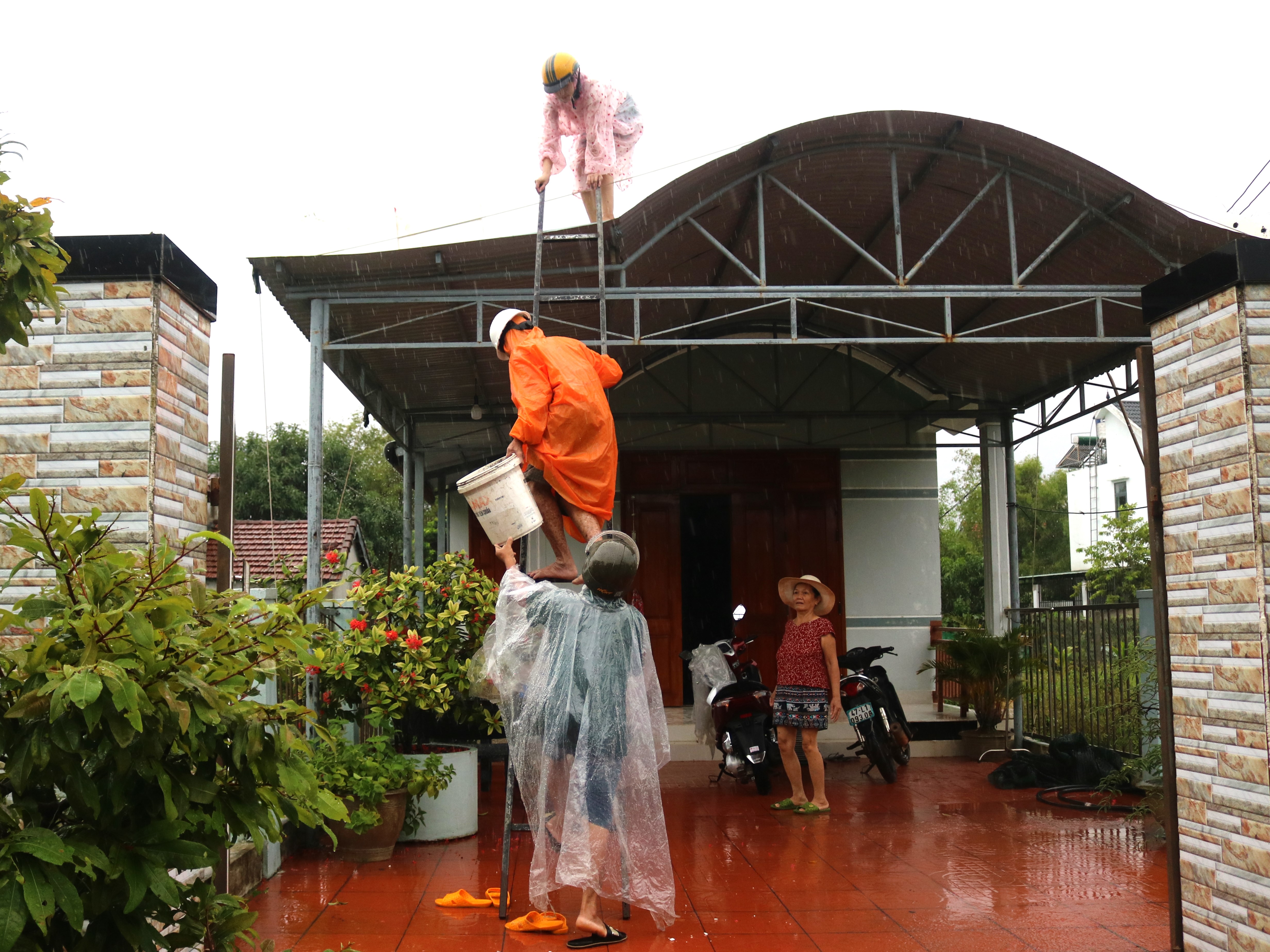 Đà Nẵng "êm đềm" trước bão số 12: Người dân không lơ là, chính quyền "siết dây cót" phòng chống- Ảnh 1. Đà Nẵng "êm đềm" trước bão số 12: Người dân không lơ là, chính quyền "siết dây cót" phòng chống- Ảnh 1.