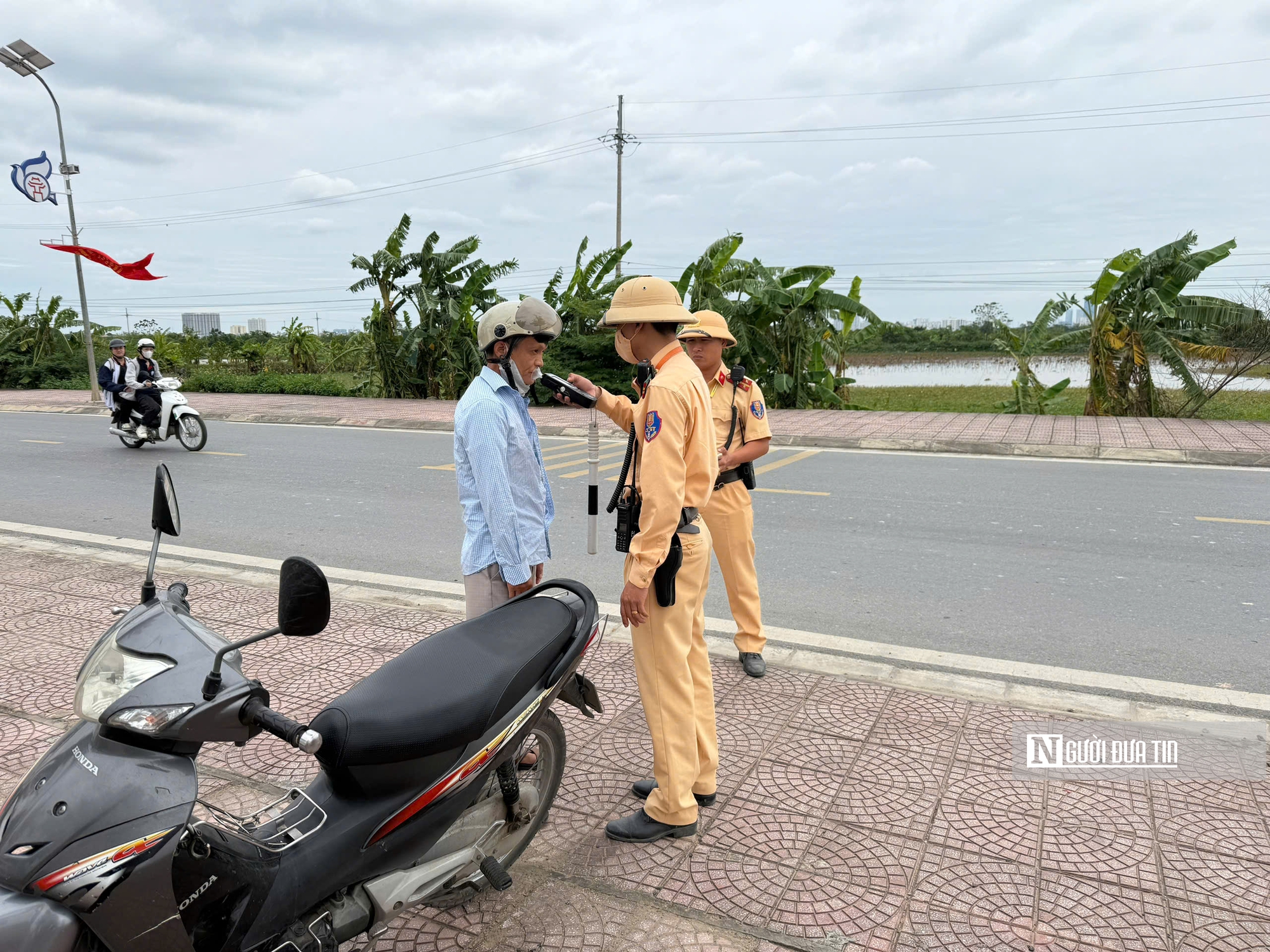 CSGT tăng cường kiểm tra nồng độ cồn nhiều trương hợp vi phạm bị xử lý nghiêm - Ảnh 7.