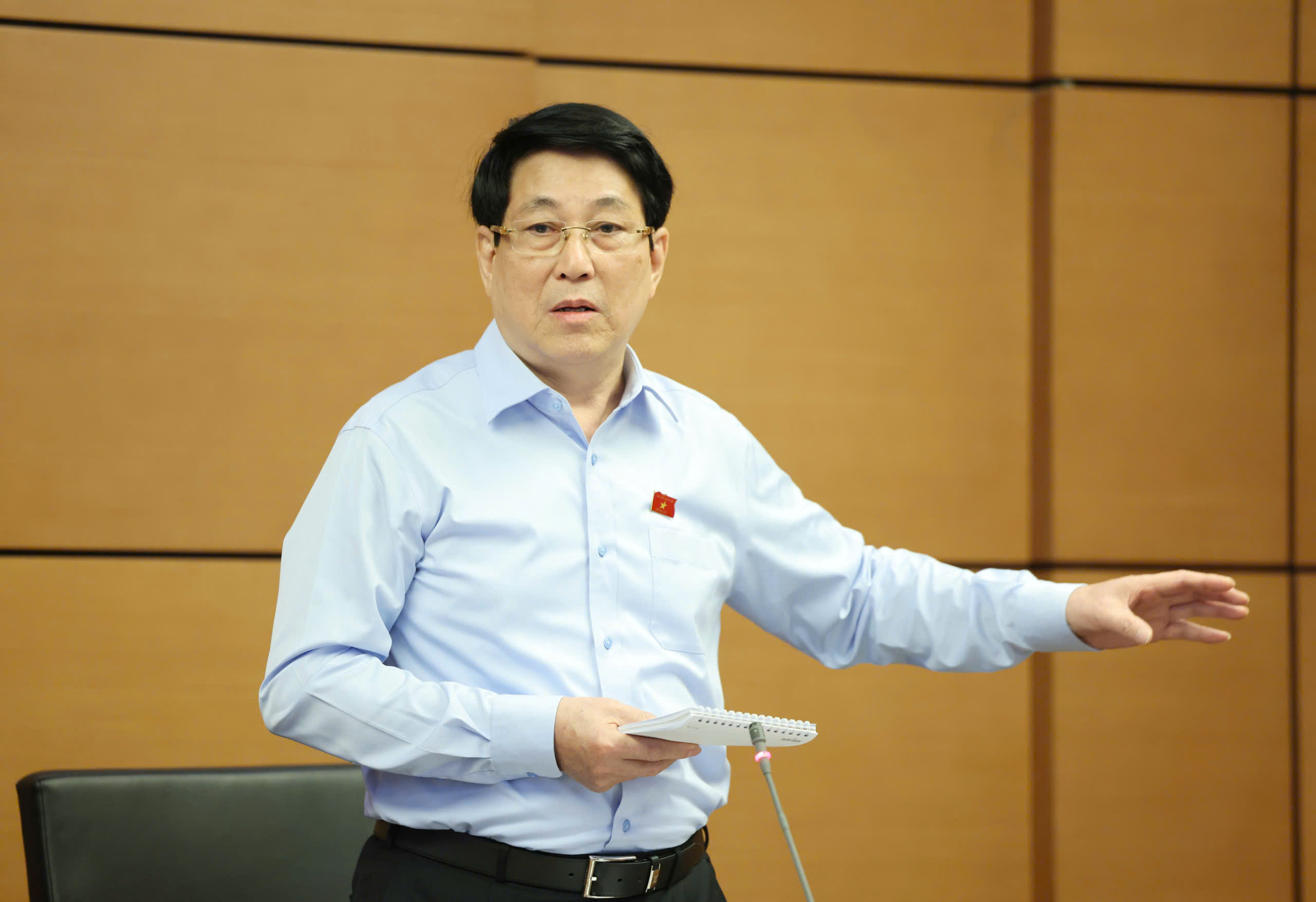 Cần quy định cụ thể tiêu chuẩn, chính sách đãi ngộ với viên chức - Ảnh 1.