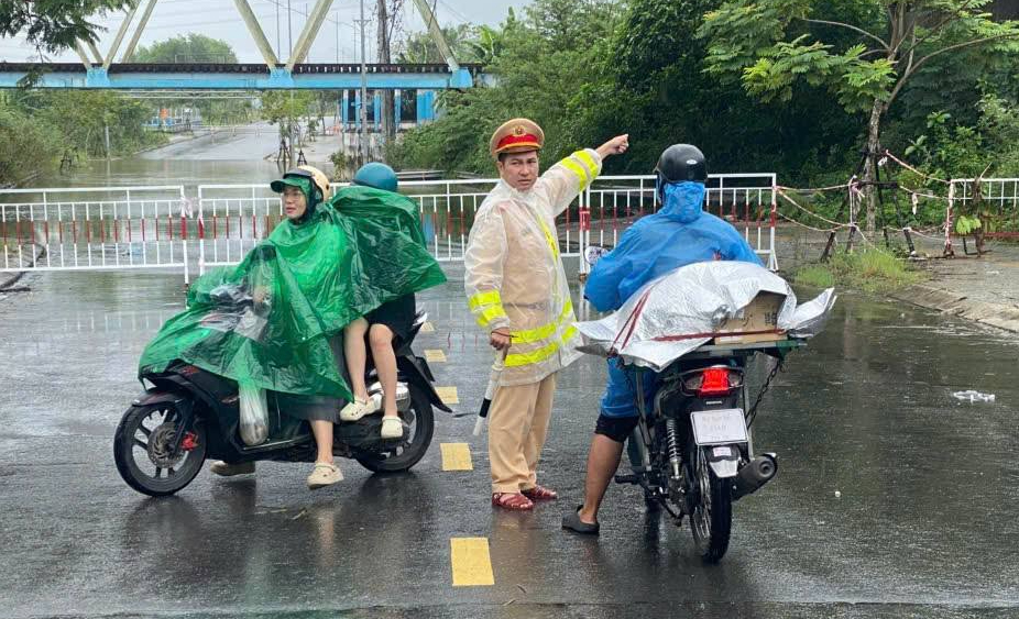 Bí thư Thành ủy Đà Nẵng: Tính mạng người dân là trên hết- Ảnh 7. Bí thư Thành ủy Đà Nẵng: Tính mạng người dân là trên hết- Ảnh 7.