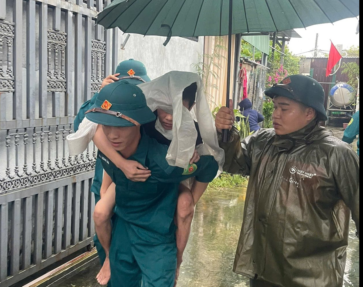 Bí thư Thành ủy Đà Nẵng: Tính mạng người dân là trên hết- Ảnh 2. Bí thư Thành ủy Đà Nẵng: Tính mạng người dân là trên hết- Ảnh 2.
