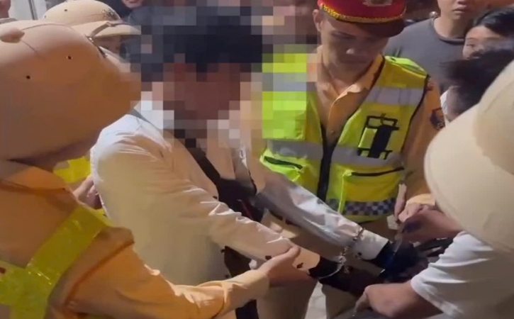 Hà Nội: Bắt giữ đối tượng tàng trữ ma túy trong cốp xe- Ảnh 1. Hà Nội: Bắt giữ đối tượng tàng trữ ma túy trong cốp xe- Ảnh 1.