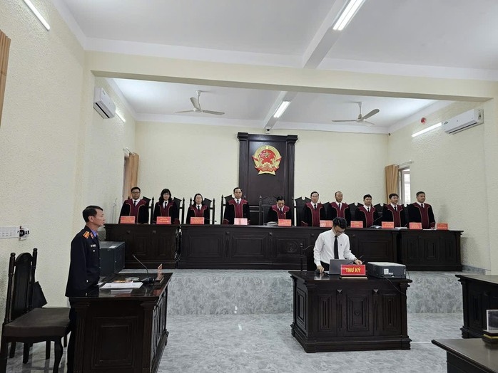 Bị cáo chết trước khi xét xử sơ thẩm 3 ngày, tòa vẫn tuyên 12 tháng tù - Ảnh 1.