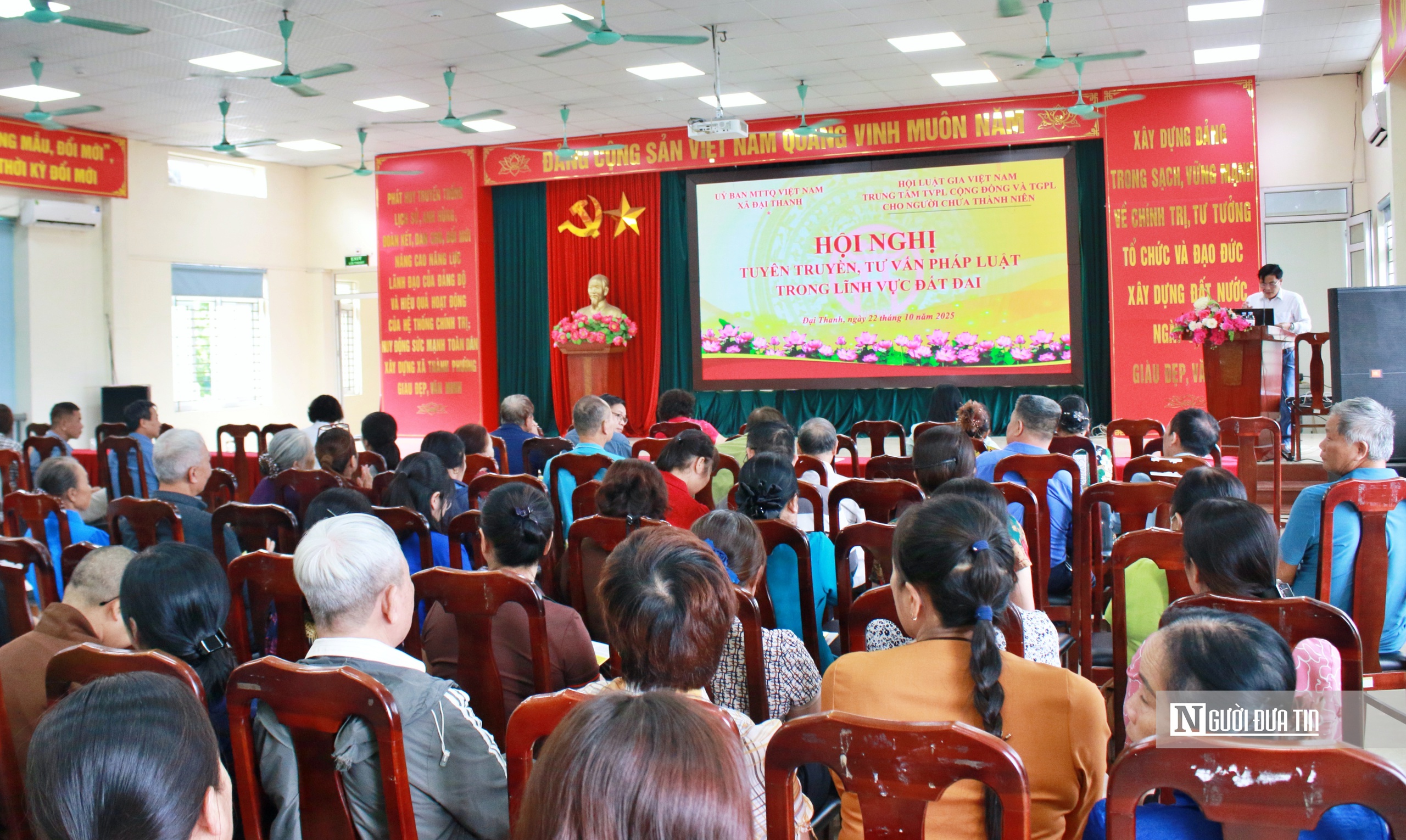Hà Nội: Người dân xã Đại Thanh hào hứng tìm hiểu Luật Đất đai- Ảnh 1. Hà Nội: Người dân xã Đại Thanh hào hứng tìm hiểu Luật Đất đai- Ảnh 1.