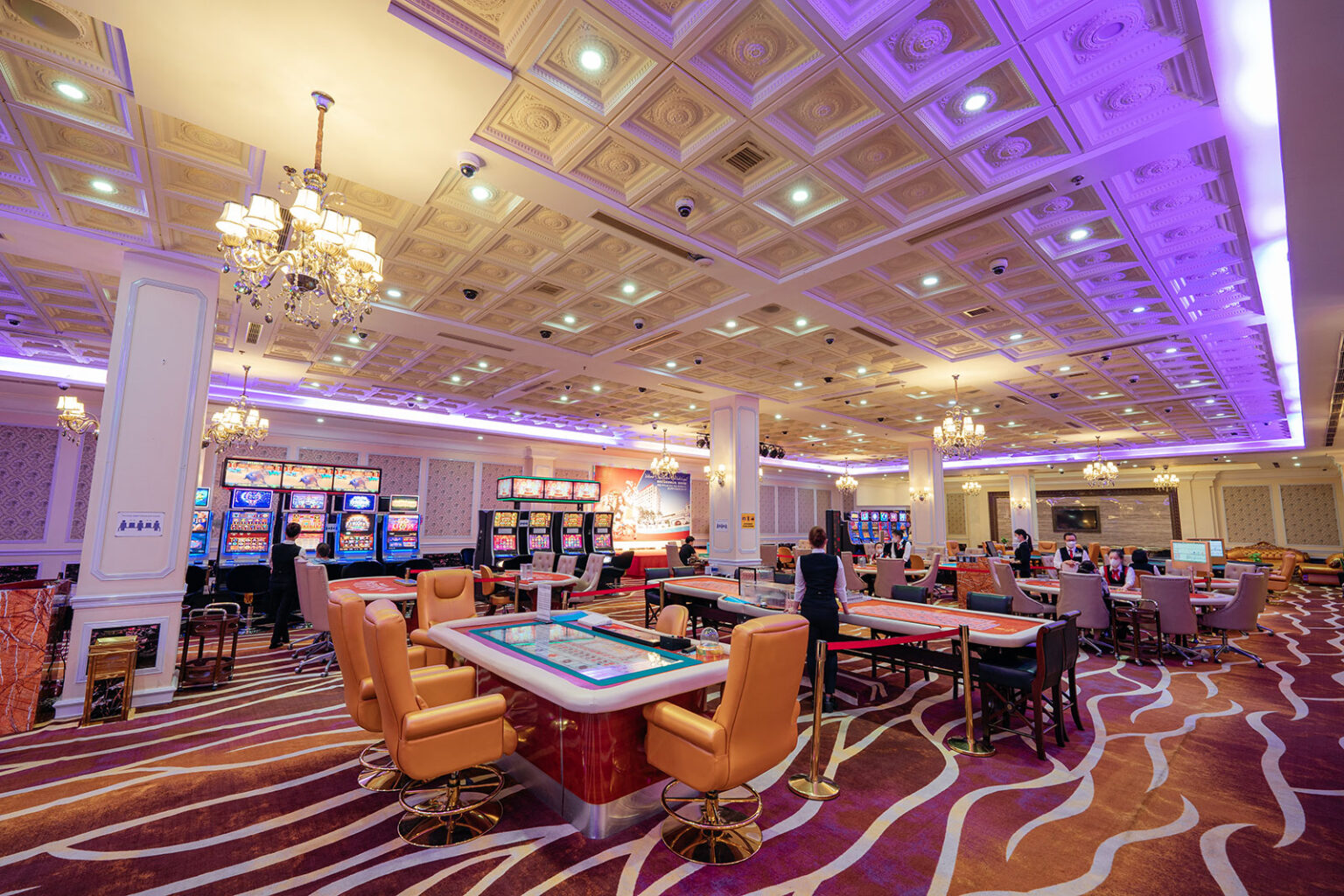 Chủ Casino Hoàng Gia thu hơn 110 tỷ đồng vẫn báo lỗ - Ảnh 2.