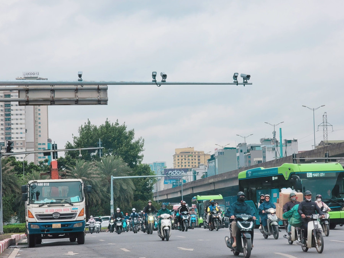 Hà Nội: Gần 2.000 camera AI "siêu nét" được lắp đặt trên nhiều tuyến phố - Ảnh 1.