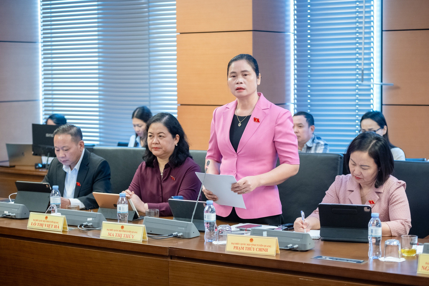 Thống nhất 1 bộ SGK: Cần tham khảo các bộ sách đã phát hành, tích hợp ưu điểm - Ảnh 2.