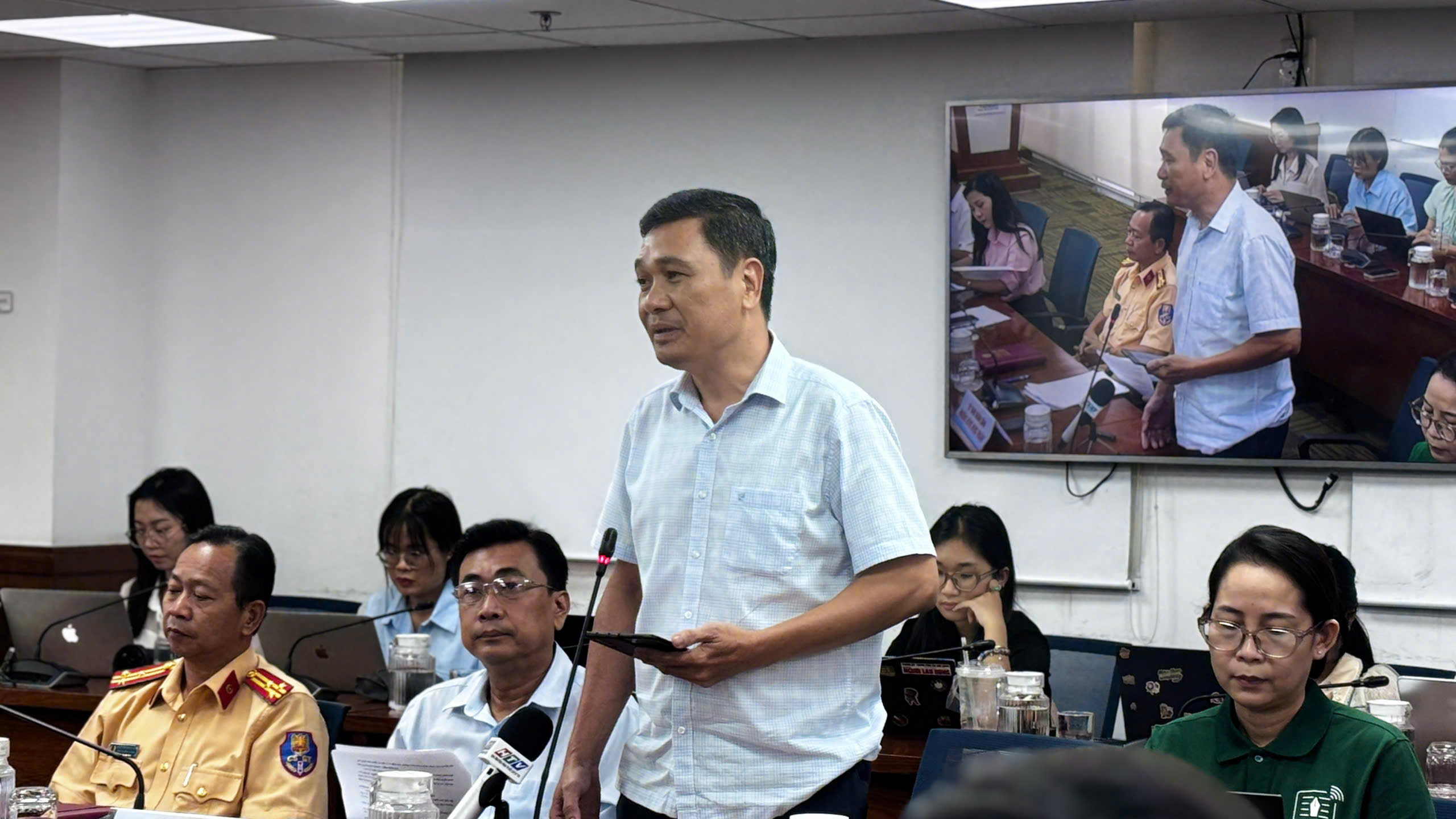 Tp.HCM siết chặt xe máy leo lề, không còn “luật rừng” trên đường phố - Ảnh 2.