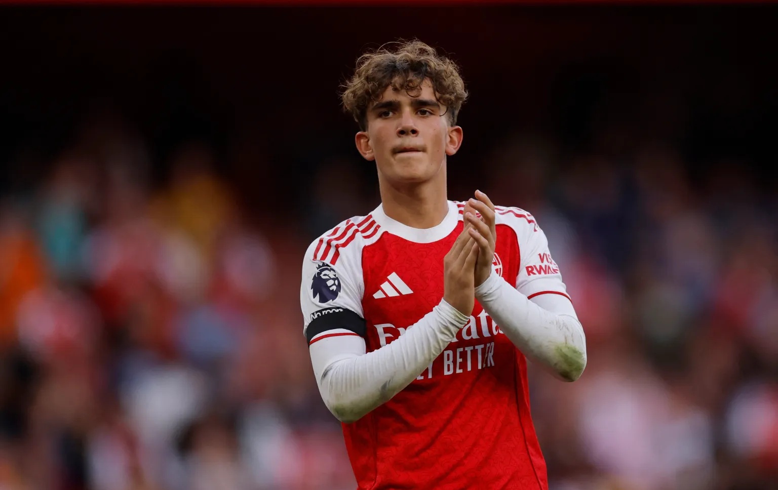 Arsenal đạt thỏa thuận bất ngờ với tài năng trẻ Dowman - Ảnh 2.