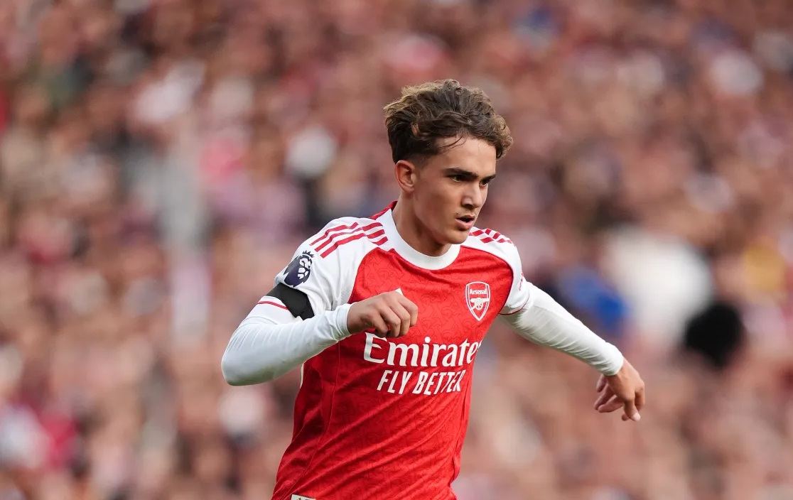 Arsenal đạt thỏa thuận bất ngờ với tài năng trẻ Dowman - Ảnh 1.