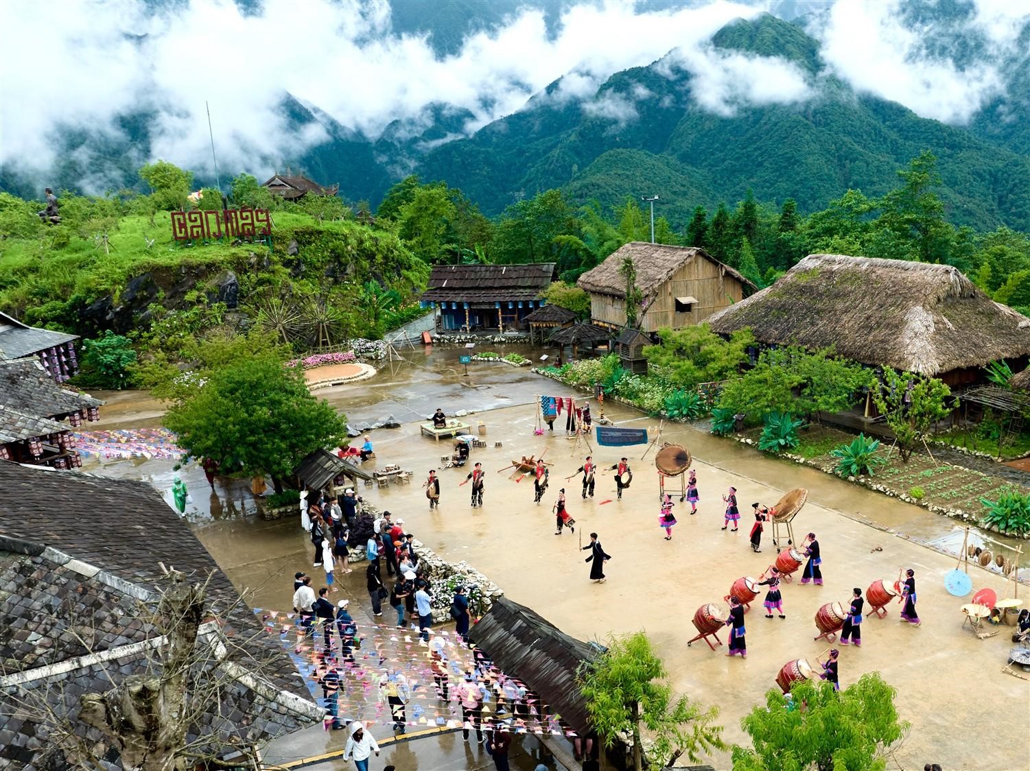 Lạc vào “miền cổ tích” trên đỉnh Fansipan mùa mây- Ảnh 7. Lạc vào “miền cổ tích” trên đỉnh Fansipan mùa mây- Ảnh 7.