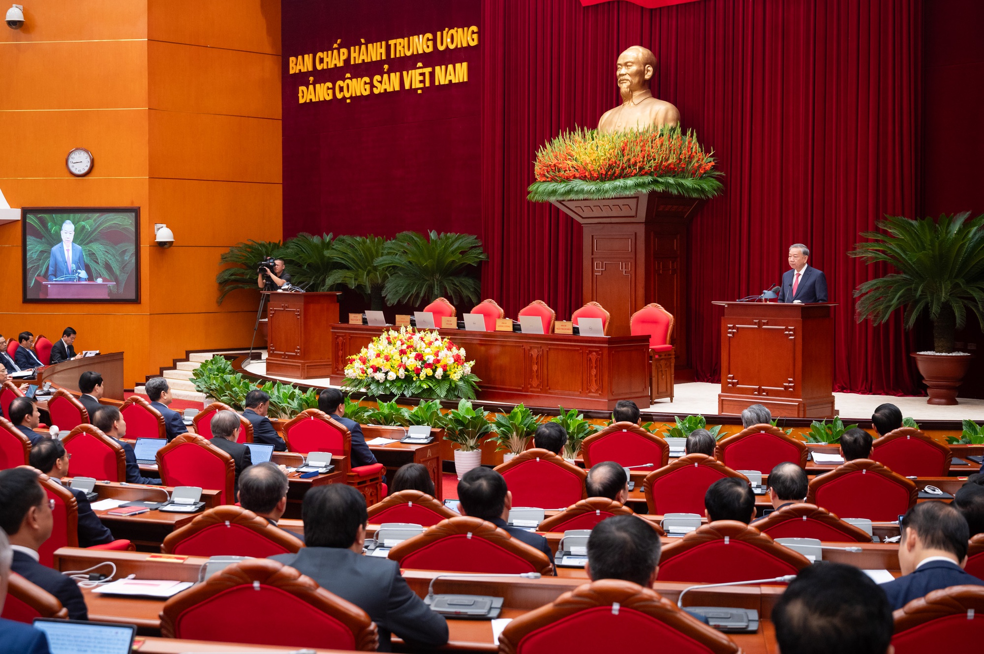 Sẽ đánh giá hằng quý đối với cán bộ do Bộ Chính trị, Ban Bí thư quản lý - Ảnh 1. Sẽ đánh giá hằng quý đối với cán bộ do Bộ Chính trị, Ban Bí thư quản lý - Ảnh 1.