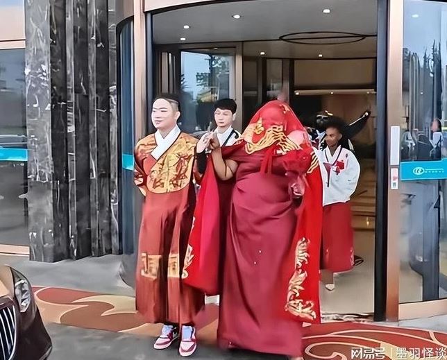 Chàng trai 27 tuổi cưới mẹ đơn thân 47 tuổi, bố mẹ có phản ứng "lạ"- Ảnh 3. Chàng trai 27 tuổi cưới mẹ đơn thân 47 tuổi, bố mẹ có phản ứng "lạ"- Ảnh 3.