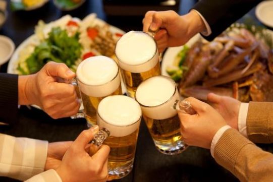 Người đàn ông 35 tuổi "gan trắng xoá" vì thường xuyên uống thứ nước vạn người mê - Ảnh 2.
