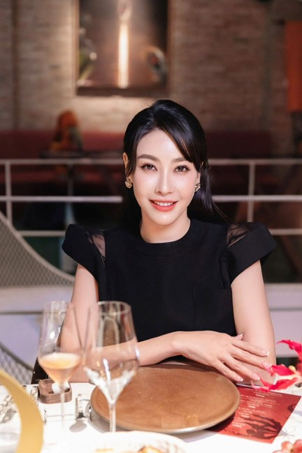 Hoa hậu Hà Kiều Anh hút mắt với nhan sắc trẻ trung tuổi U50 - Ảnh 10.