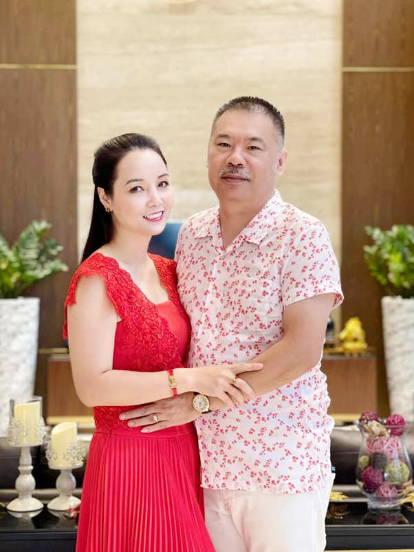 Hôn nhân viên mãn của "cô Trúc" phim "Những ngọn nến trong đêm" sau 23 năm lấy chồng doanh nhân - Ảnh 7.