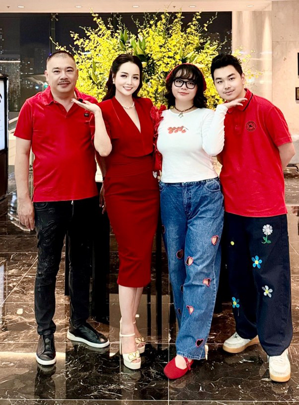 Hôn nhân viên mãn của "cô Trúc" phim "Những ngọn nến trong đêm" sau 23 năm lấy chồng doanh nhân - Ảnh 6.