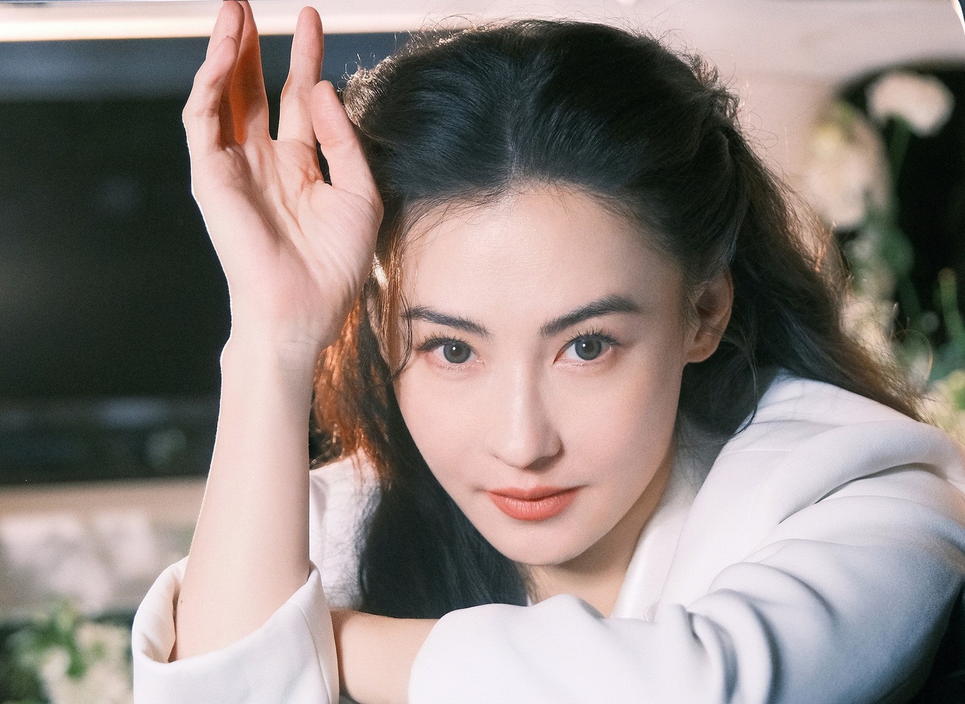 Trương Bá Chi tiết lộ "bị" con trai 18 tuổi quản lý chặt chẽ- Ảnh 1. Trương Bá Chi tiết lộ "bị" con trai 18 tuổi quản lý chặt chẽ- Ảnh 1.