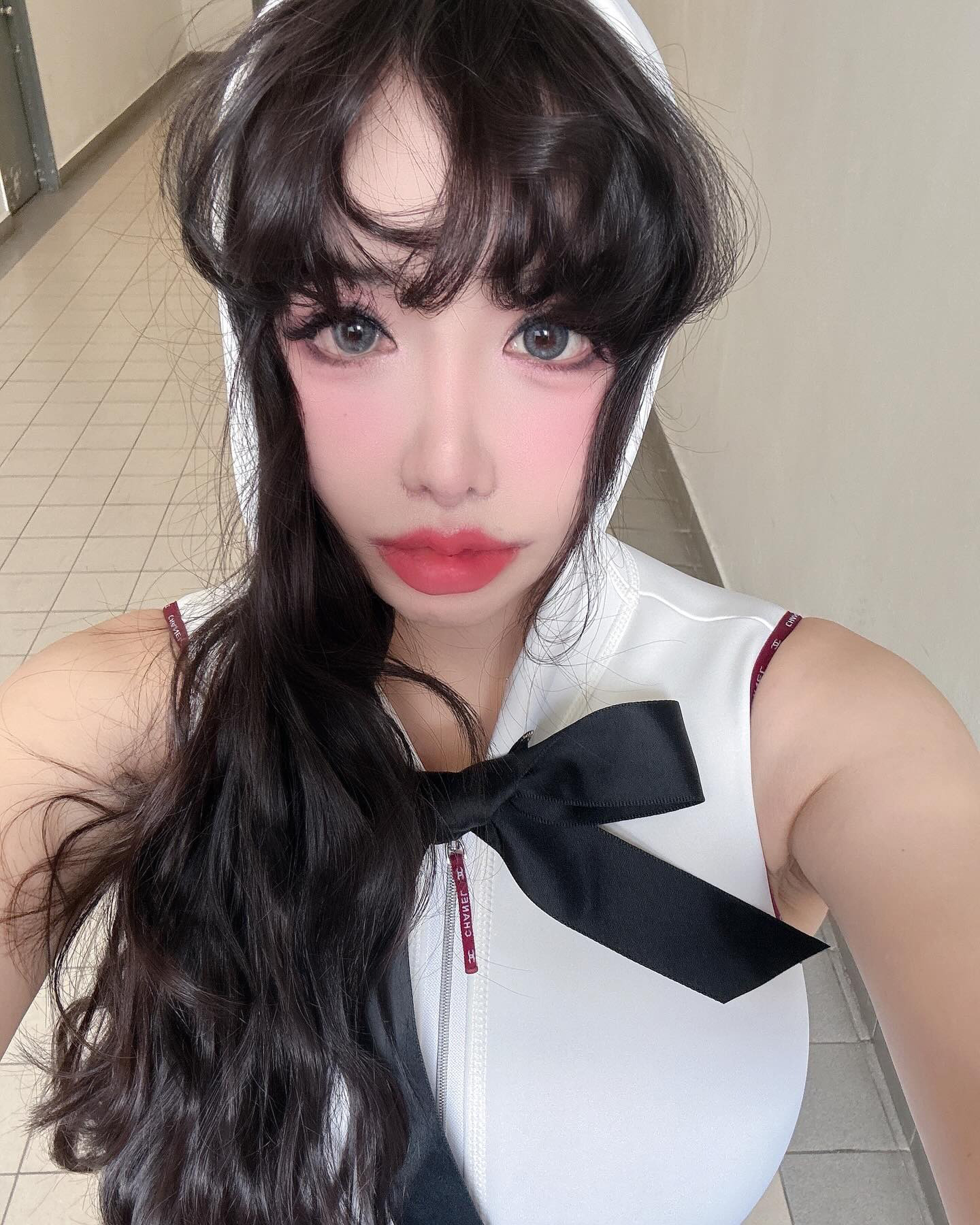 Nữ ca sĩ hàng đầu showbiz gây sốc với gương mặt biến dạng- Ảnh 6.