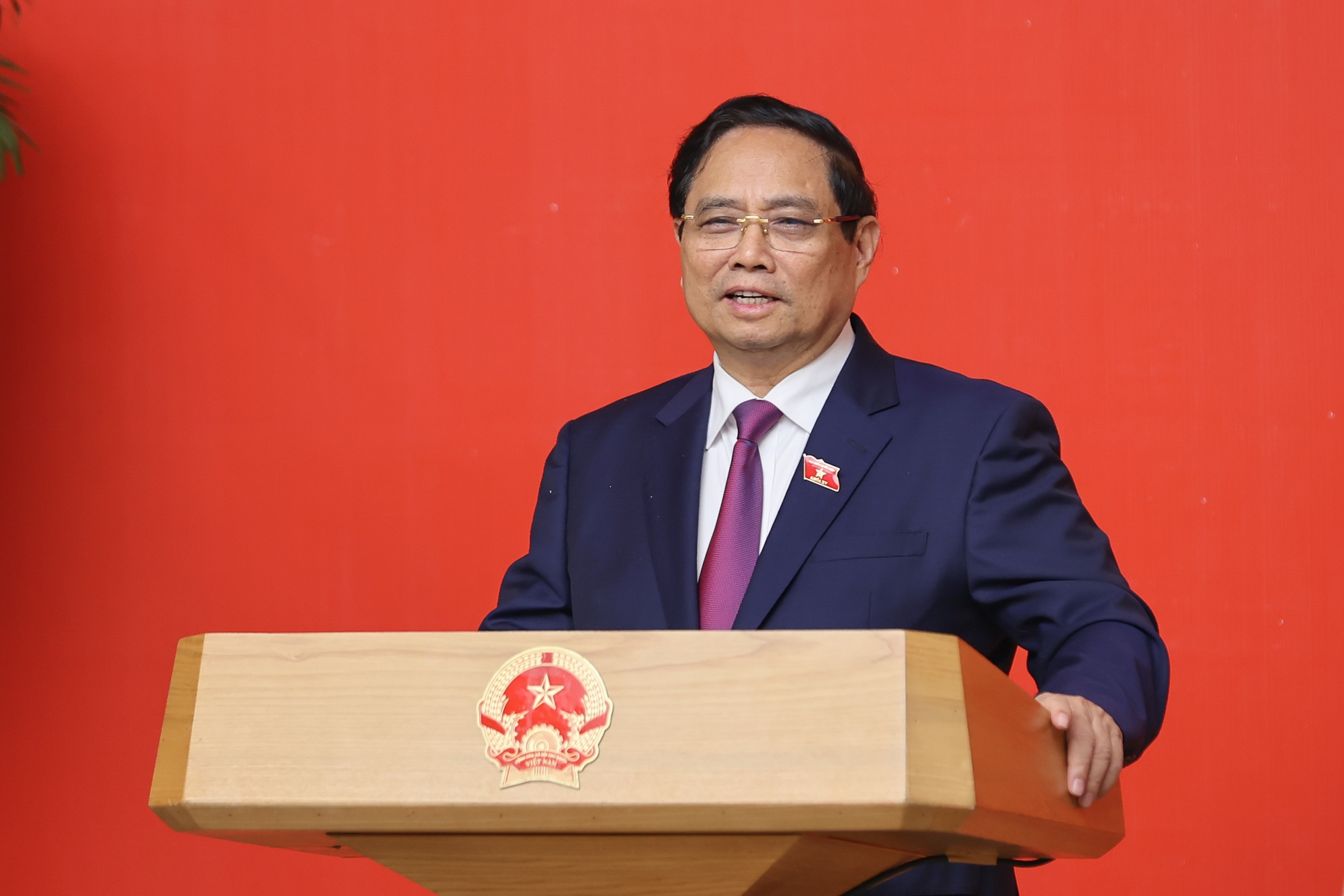 Thủ tướng trao quyết định bổ nhiệm và giao nhiệm vụ cho 2 Phó Thủ tướng, 3 Bộ trưởng- Ảnh 1. Thủ tướng trao quyết định bổ nhiệm và giao nhiệm vụ cho 2 Phó Thủ tướng, 3 Bộ trưởng- Ảnh 1.