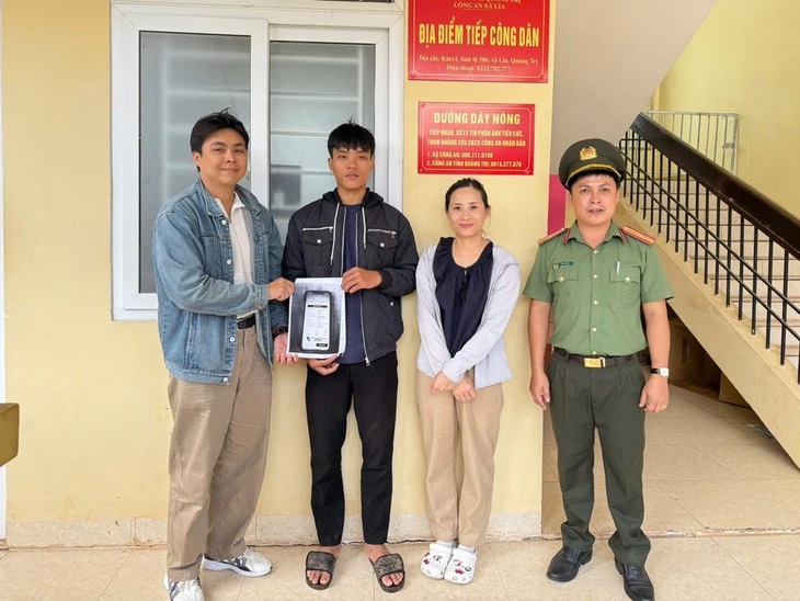 Nhận 879 lượt chuyển tiền trong một ngày, nam thanh niên trình báo công an - Ảnh 1.