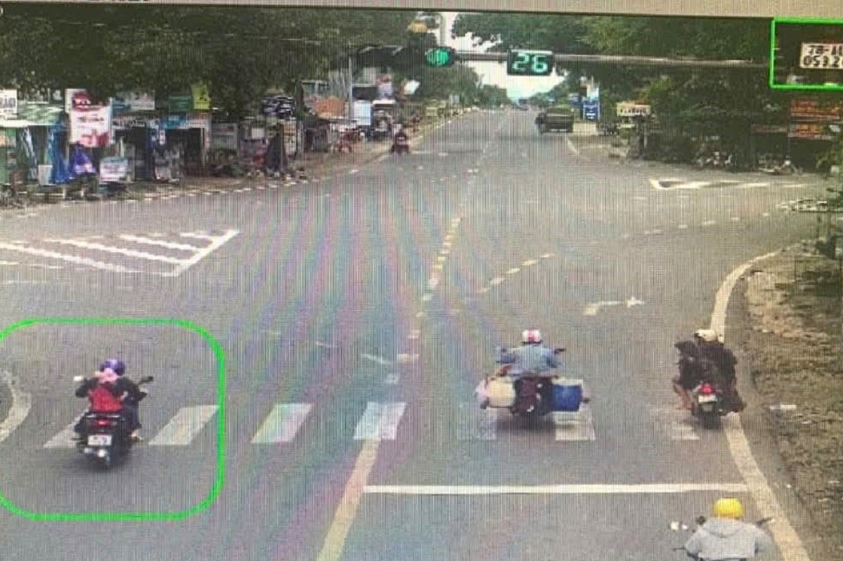 Bản tin 26/10: Một phụ nữ vi phạm giao thông liên tiếp 7 lần trong tuần- Ảnh 1. Bản tin 26/10: Một phụ nữ vi phạm giao thông liên tiếp 7 lần trong tuần- Ảnh 1.