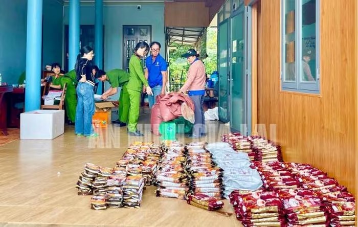 Tạm giữ hình sự giám đốc cơ sở nghi sản xuất cà phê giả- Ảnh 1. Tạm giữ hình sự giám đốc cơ sở nghi sản xuất cà phê giả- Ảnh 1.