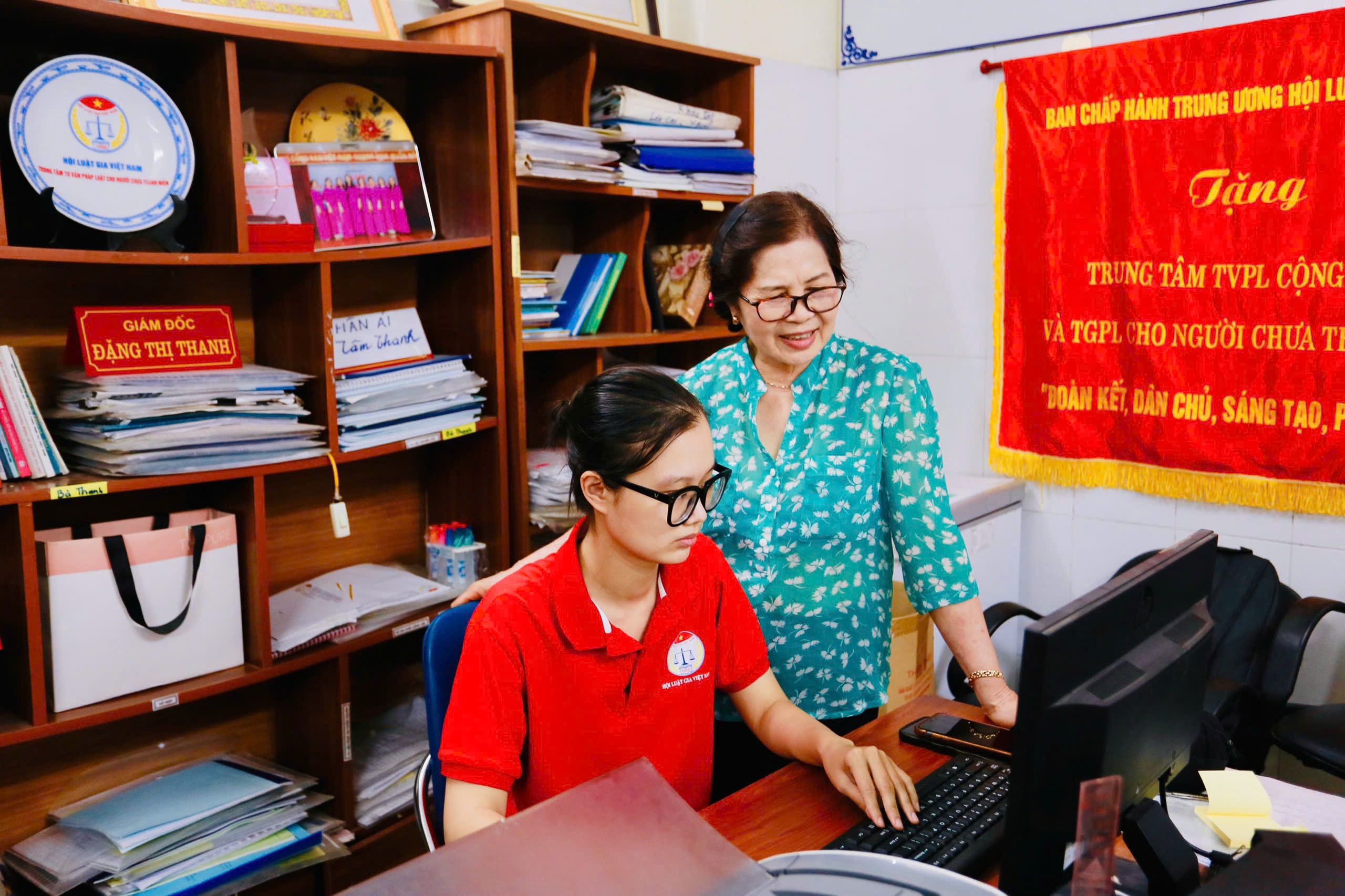 Hành trình giải thoát bé gái của nữ luật gia nặng trăn trở bảo vệ trẻ em- Ảnh 1. Hành trình giải thoát bé gái của nữ luật gia nặng trăn trở bảo vệ trẻ em- Ảnh 1.