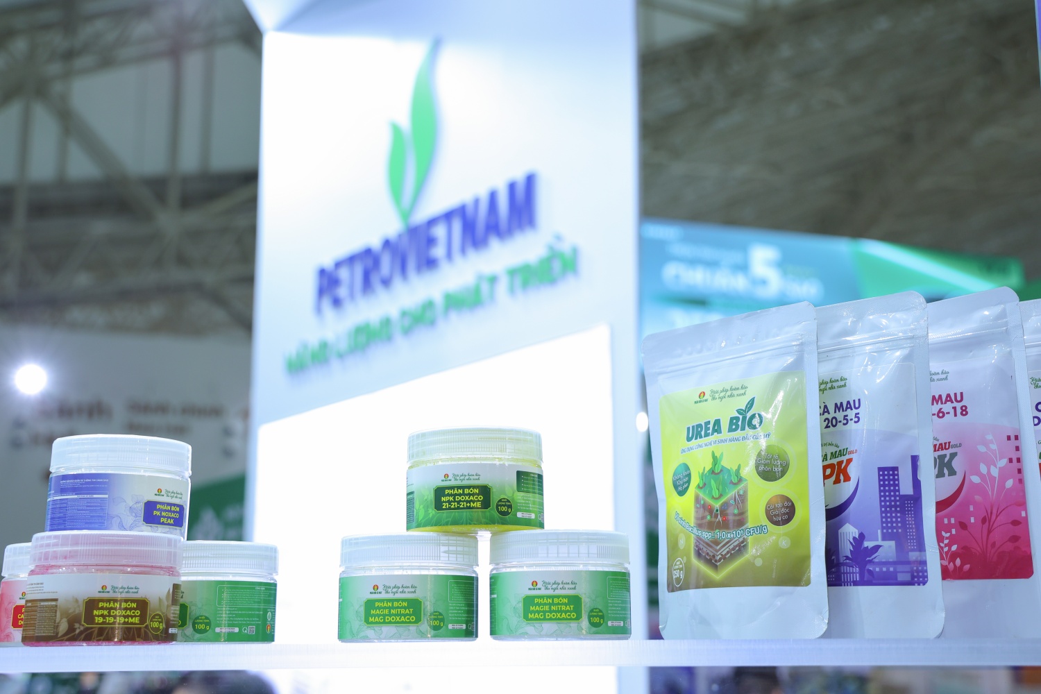 Cận cảnh gian trưng bày của Petrovietnam tại Hội chợ Mùa Thu năm 2025- Ảnh 3. Cận cảnh gian trưng bày của Petrovietnam tại Hội chợ Mùa Thu năm 2025- Ảnh 3.