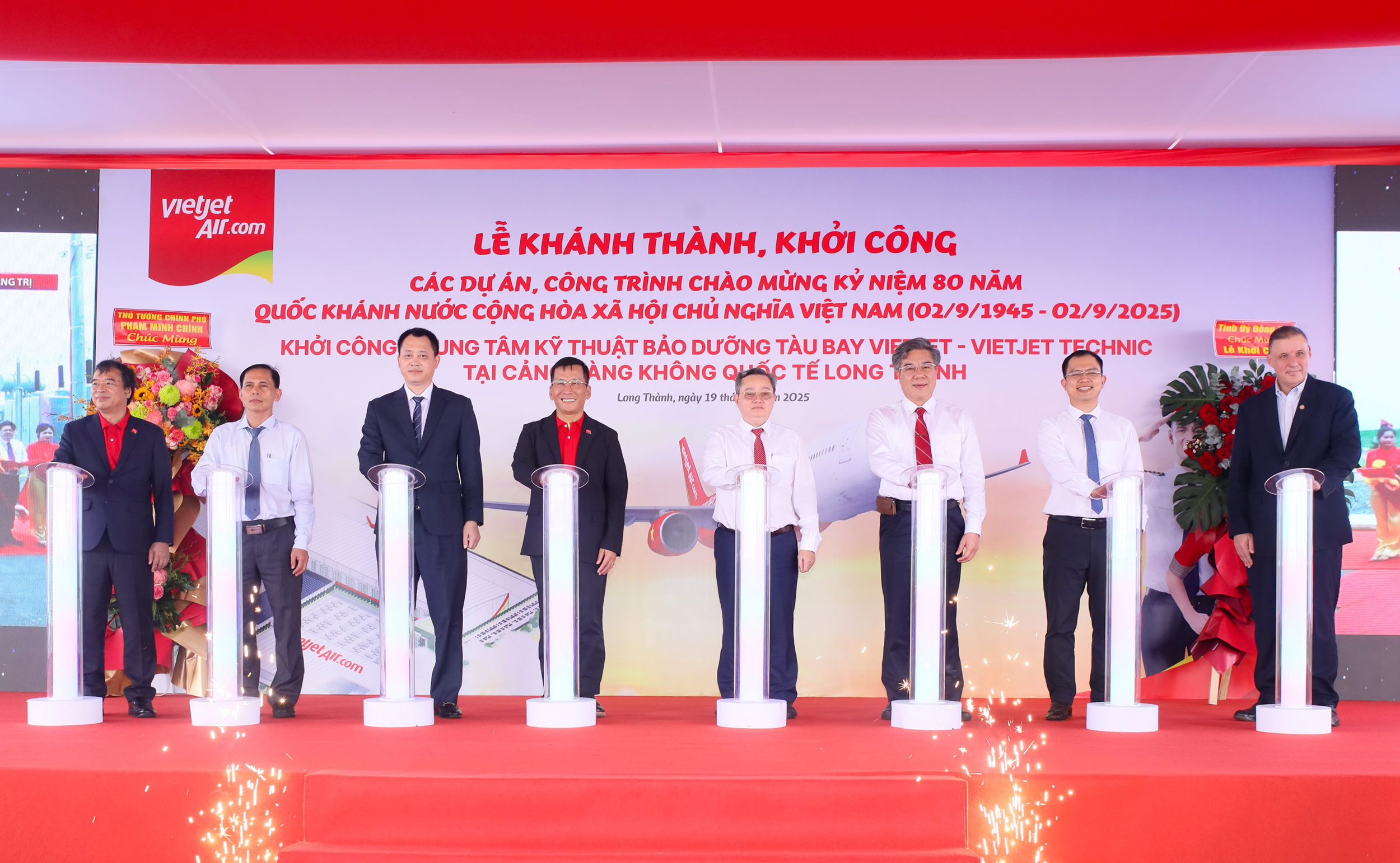 Cổ đông Vietjet sắp nhận cổ tức 20% bằng cổ phiếu- Ảnh 1. Cổ đông Vietjet sắp nhận cổ tức 20% bằng cổ phiếu- Ảnh 1.