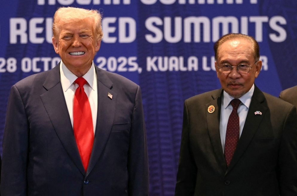 Ông Trump khởi động chuyến công du châu Á bằng loạt thỏa thuận thương mại và hòa bình- Ảnh 1. Ông Trump khởi động chuyến công du châu Á bằng loạt thỏa thuận thương mại và hòa bình- Ảnh 1.