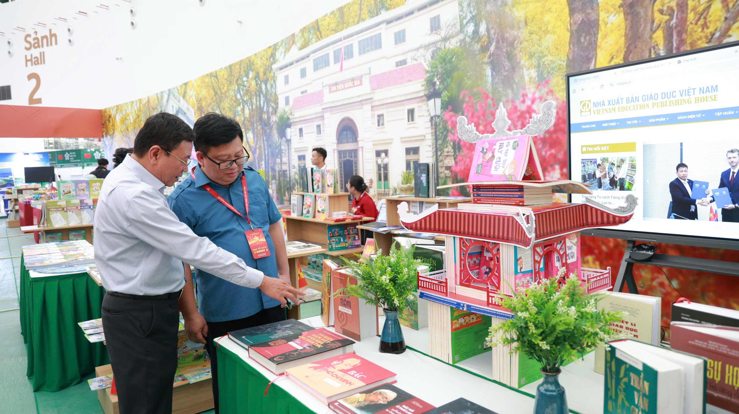 Nhà xuất bản giáo dục Việt Nam tham gia Hội chợ Mùa thu 2025- Ảnh 1. Nhà xuất bản giáo dục Việt Nam tham gia Hội chợ Mùa thu 2025- Ảnh 1.