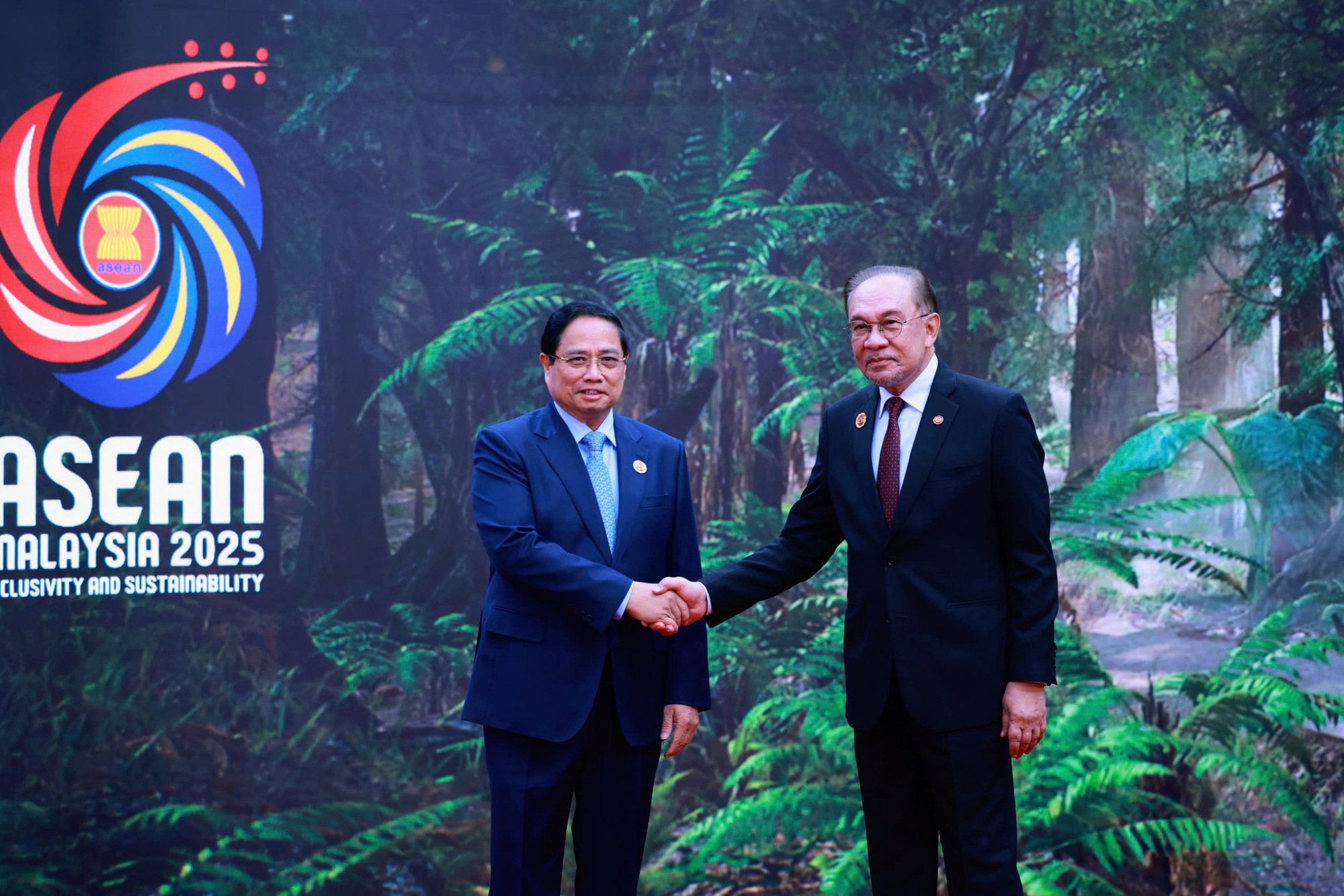 Thủ tướng bắt đầu các hoạt động tại Hội nghị Cấp cao ASEAN 47 - Ảnh 1.