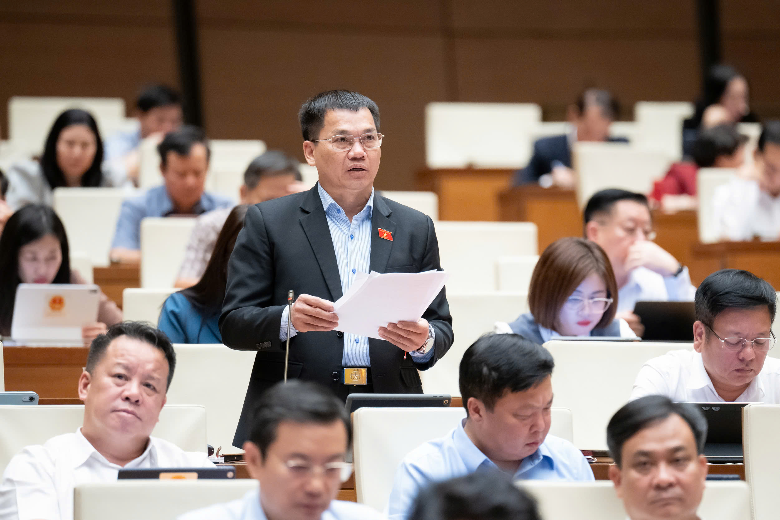 Đề nghị bổ sung quy định bảo vệ cán bộ trong ứng phó tình trạng khẩn cấp- Ảnh 1. Đề nghị bổ sung quy định bảo vệ cán bộ trong ứng phó tình trạng khẩn cấp- Ảnh 1.