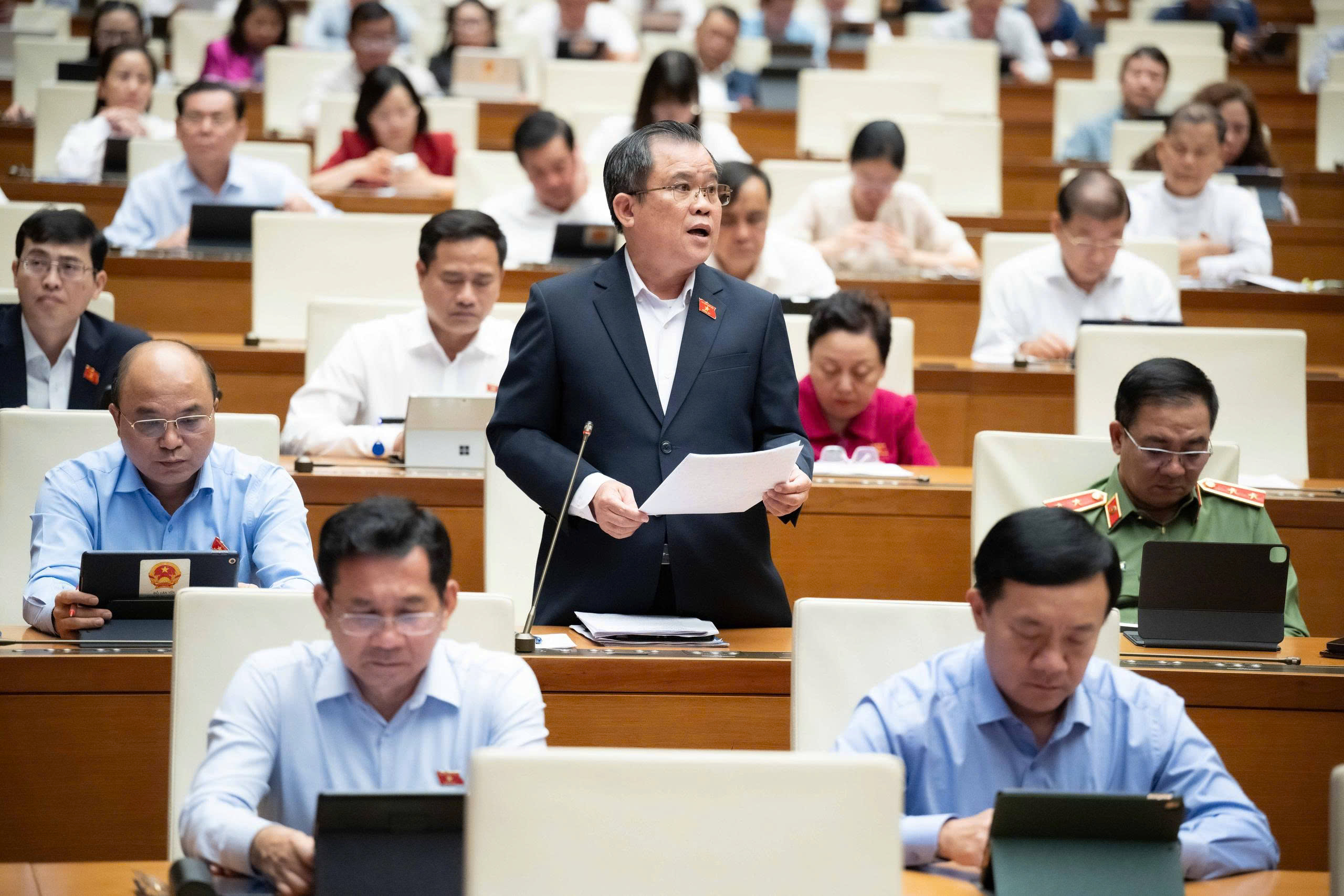 Đề nghị bổ sung quy định bảo vệ cán bộ trong ứng phó tình trạng khẩn cấp- Ảnh 3. Đề nghị bổ sung quy định bảo vệ cán bộ trong ứng phó tình trạng khẩn cấp- Ảnh 3.