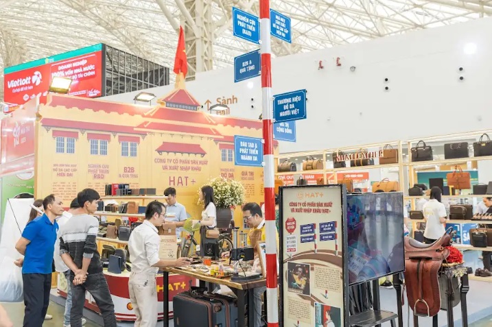 Choáng ngợp giữa Hội chợ Mùa Thu 2025: Mua - Ăn - Chơi - Chill - Check-in cả tuần không hết - Ảnh 1.