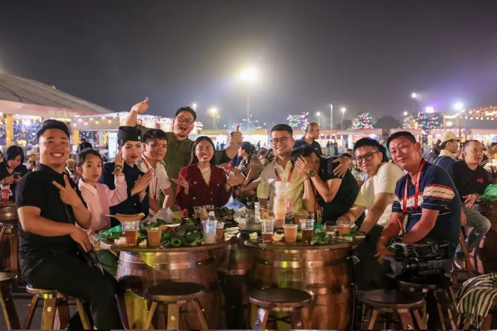 Choáng ngợp giữa Hội chợ Mùa Thu 2025: Mua - Ăn - Chơi - Chill - Check-in cả tuần không hết - Ảnh 8.