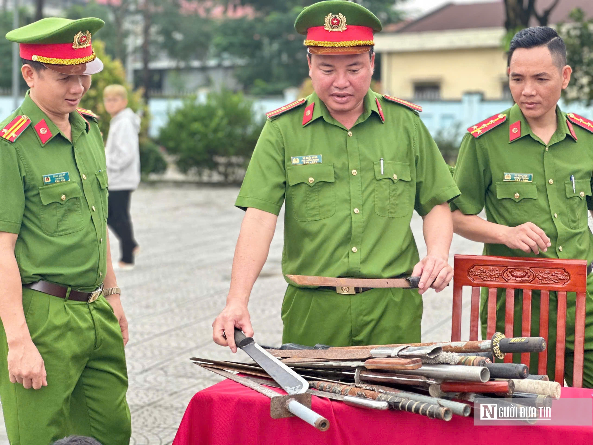 Đồng Nai: Đẩy mạnh vận động nhân dân giao nộp vũ khí, vật liệu nổ, công cụ hỗ trợ - Ảnh 1.
